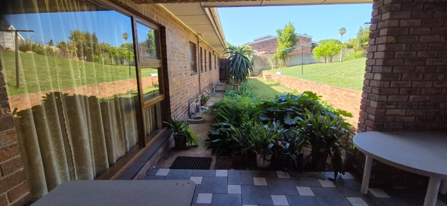 5 Bedroom Property for Sale in Summerstrand Eastern Cape